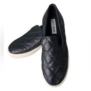 Steve Madden Globe Sneakers Black Quilted Woman Size 8M Slip On- Casual Comfort